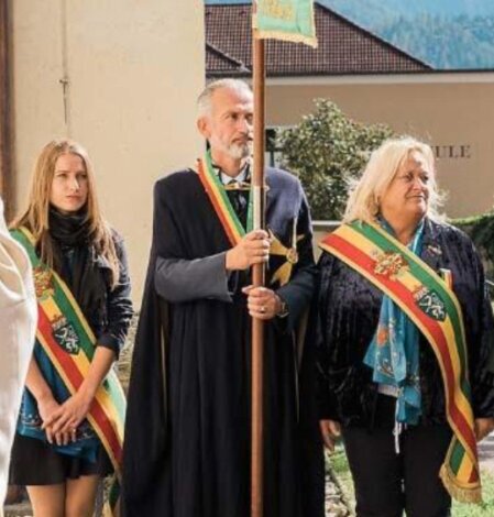 Bannerbegleitung durch Frauen