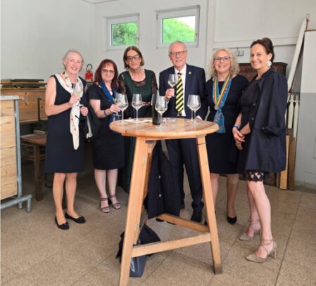 Schwertträger mit Ornat 