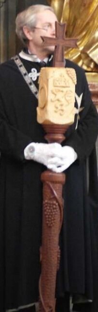 Stabträger in der Kirche